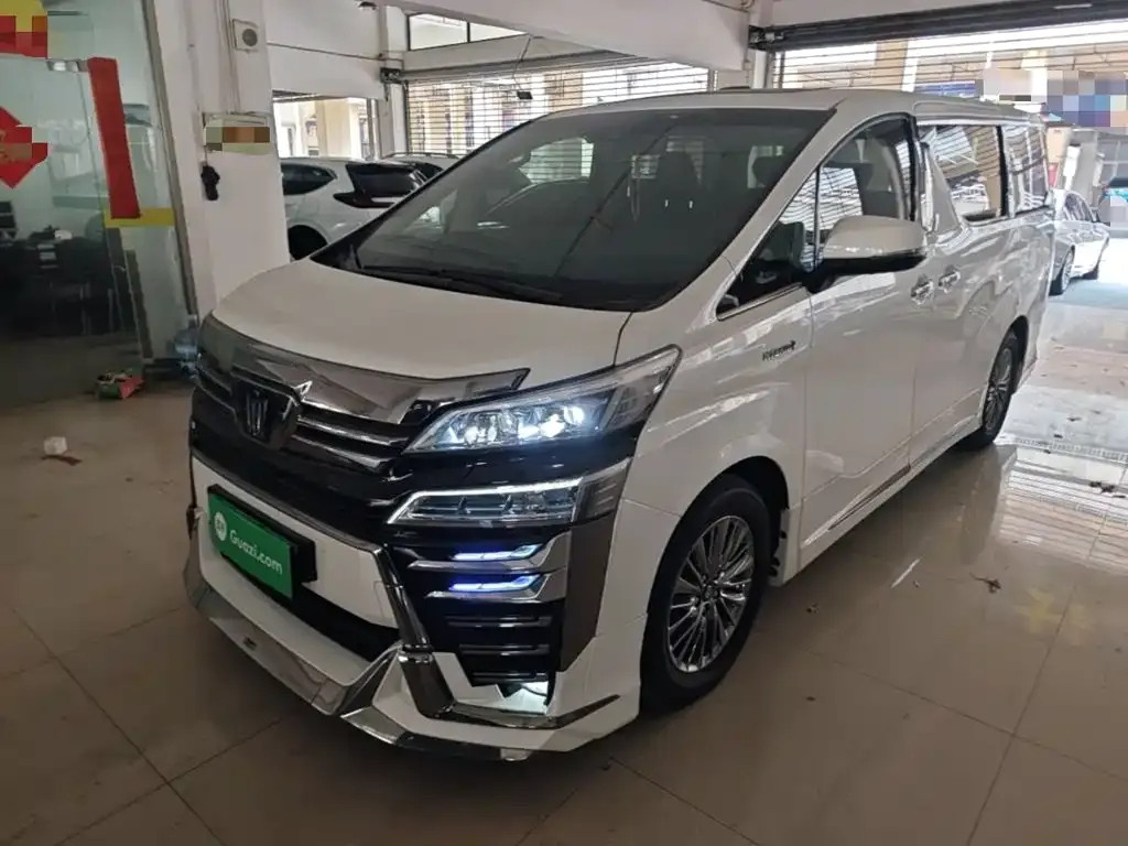 Toyota Vellfire — фото 1