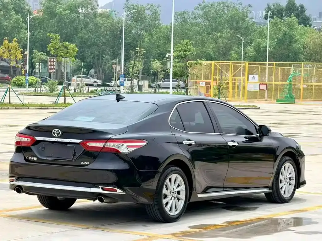Toyota Camry — фото 6