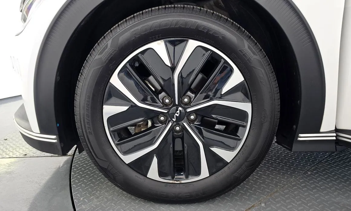 Kia EV6 — фото 10