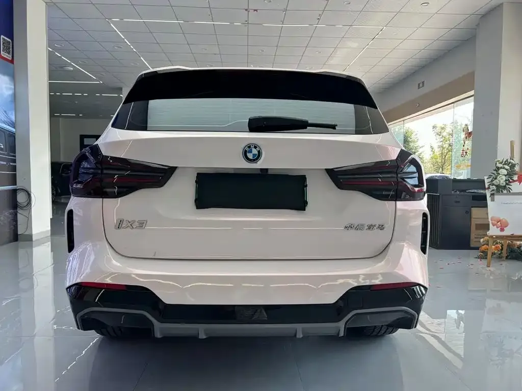 BMW iX3 — фото 4