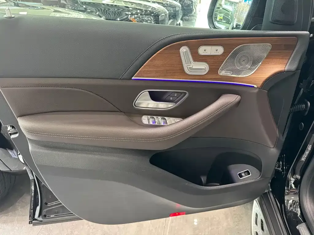 Mercedes-Benz GLS — фото 10