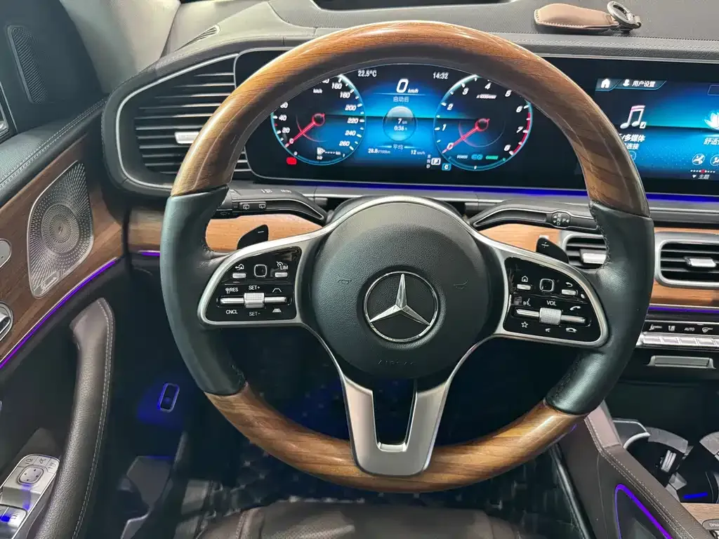 Mercedes-Benz GLS — фото 5