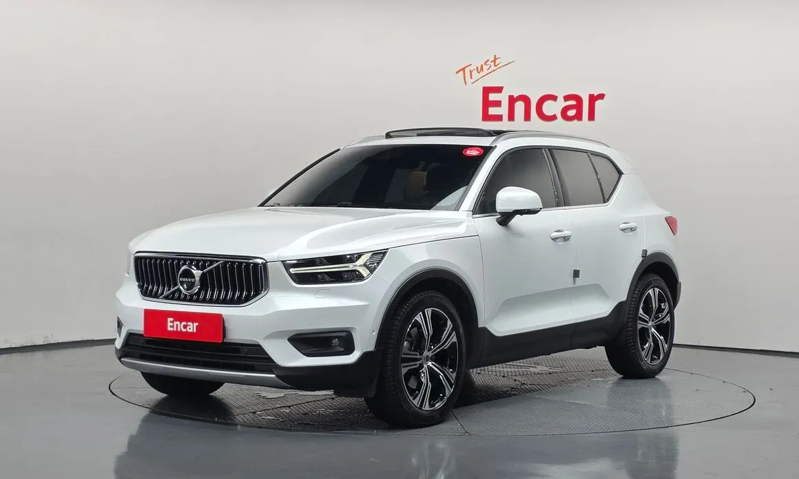 Volvo XC40 — фото 1