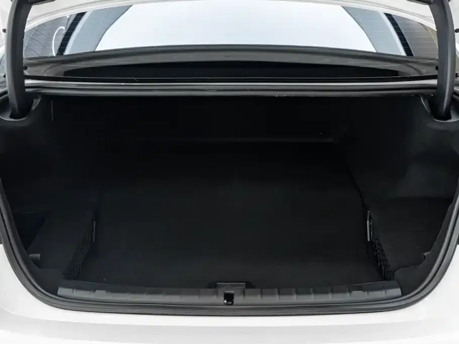 BMW 5 Series New Energy — фото 3