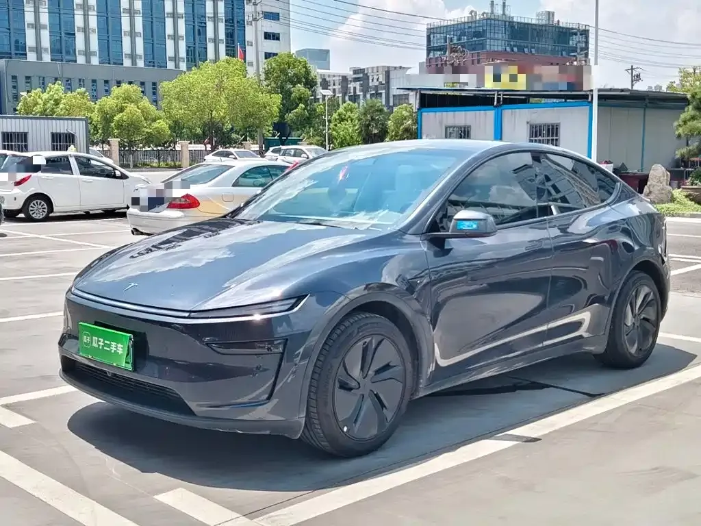 Tesla Model Y — фото 1
