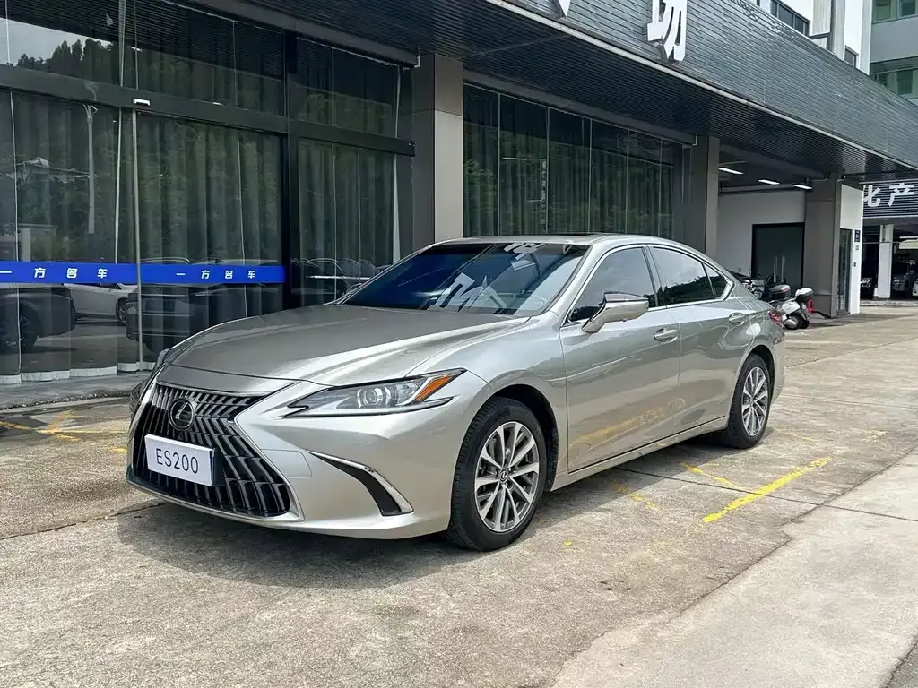 Lexus ES — фото 1