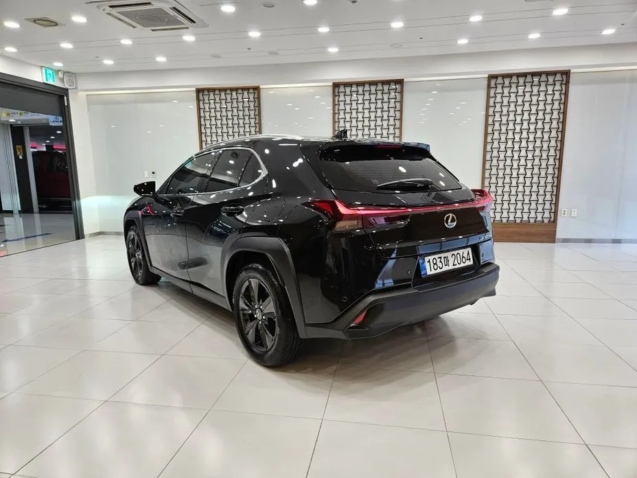 Lexus UX — фото 3