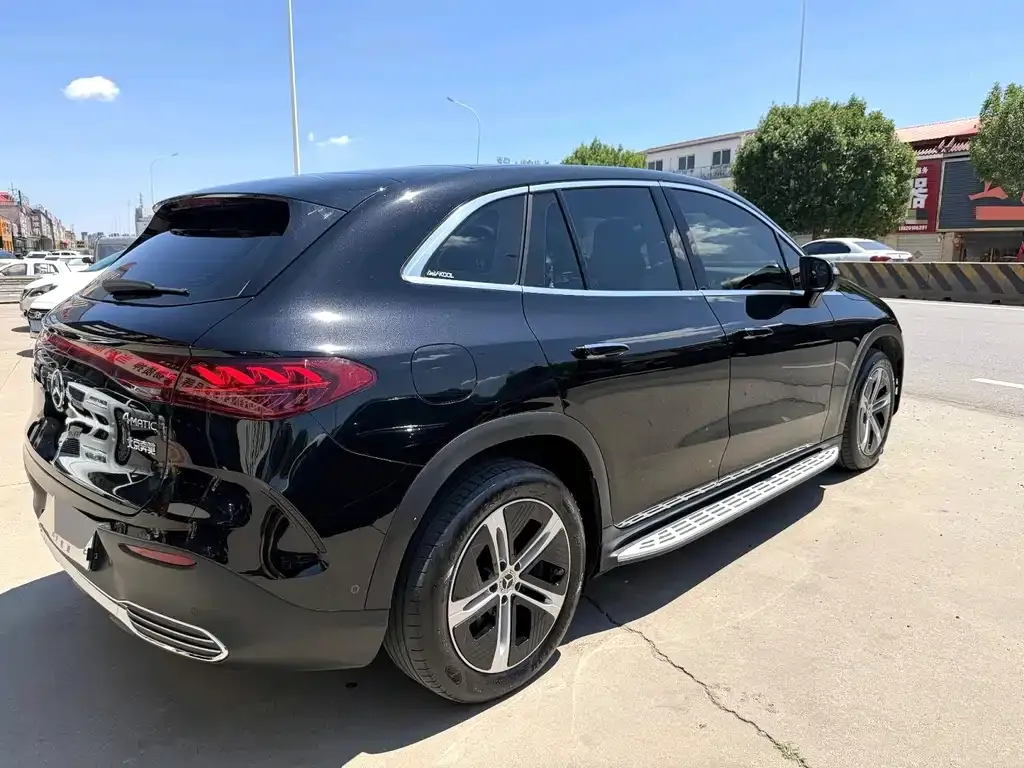 Mercedes-Benz EQE SUV — фото 5