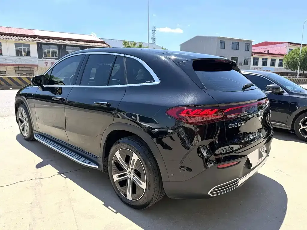 Mercedes-Benz EQE SUV — фото 7