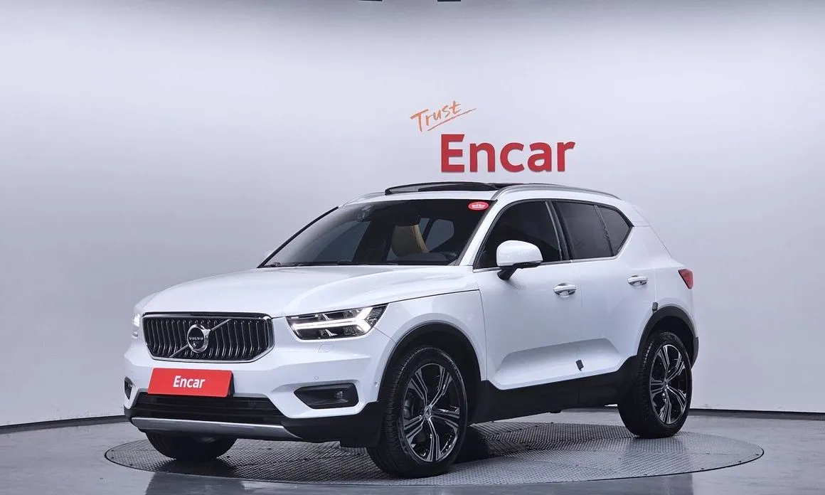Volvo XC40 — фото 1