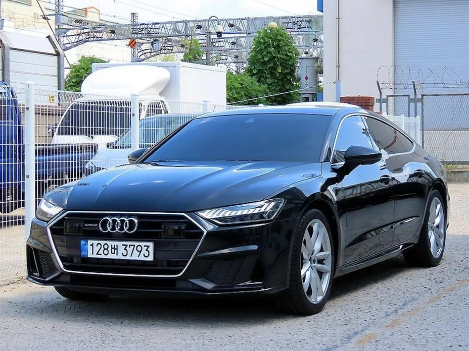 Audi A7 — фото 1