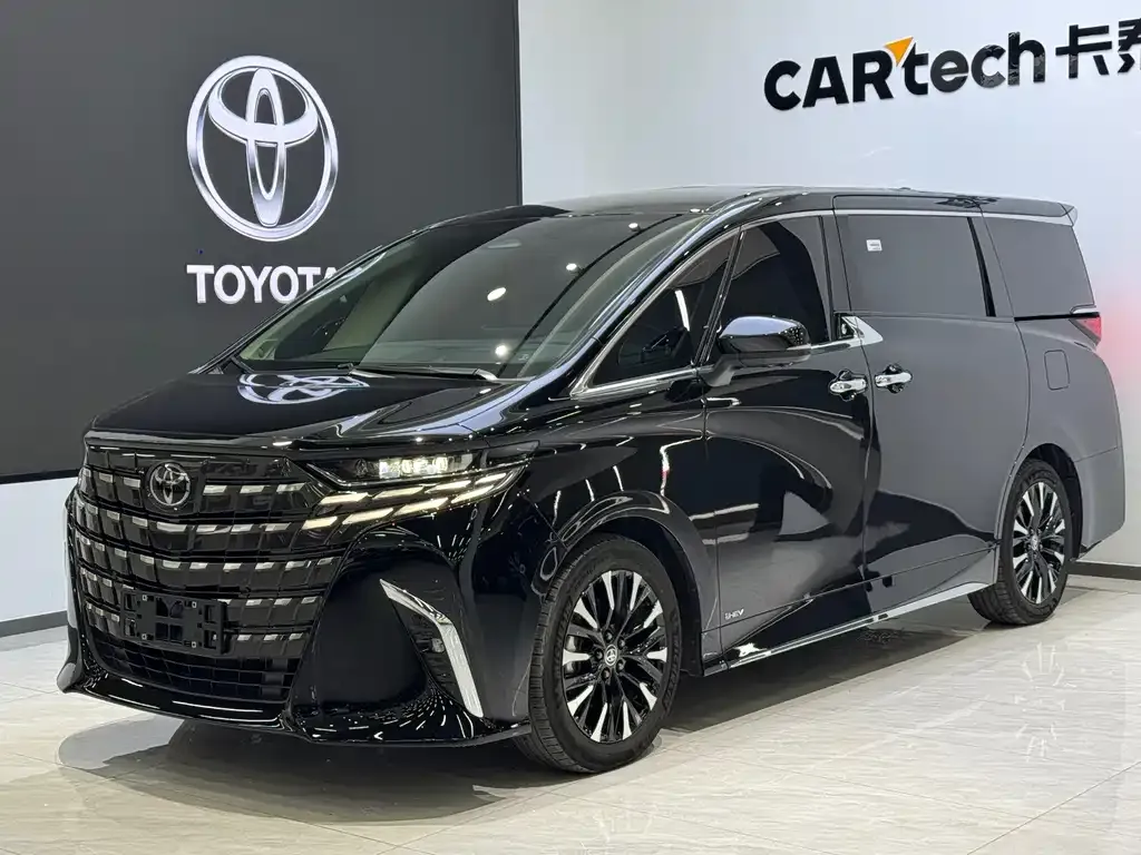 Toyota Alphard — фото 1