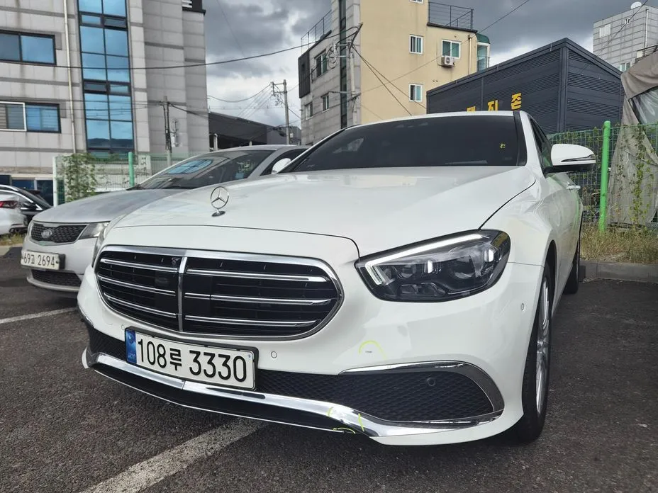 Mercedes-Benz E-Class — фото 1