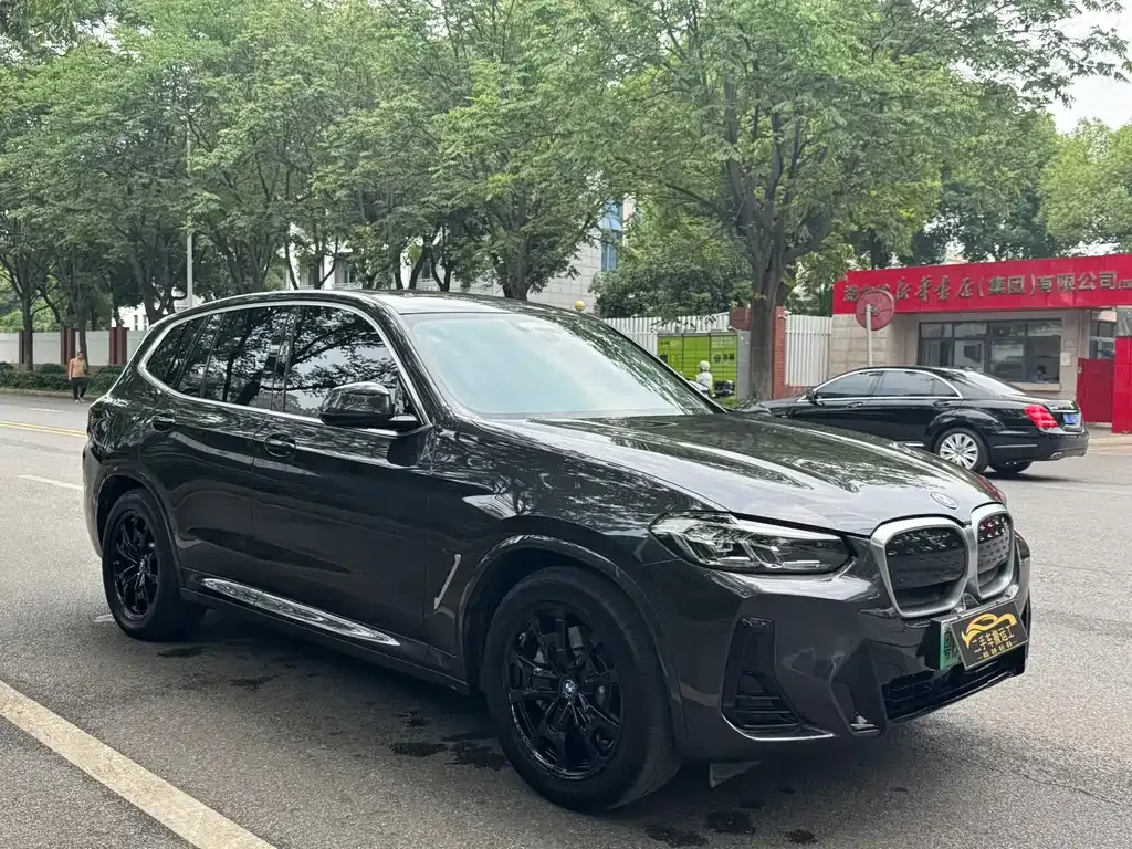 BMW iX3 — фото 10