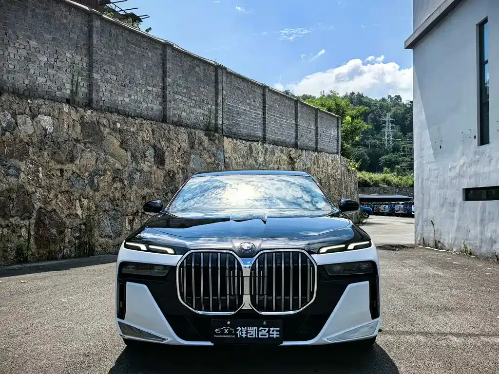 BMW 7 Series — фото 10
