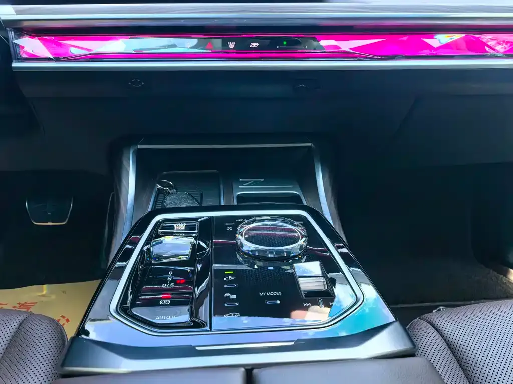 BMW 7 Series — фото 2