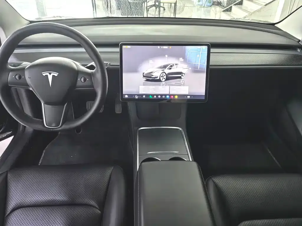 Tesla Model 3 — фото 9