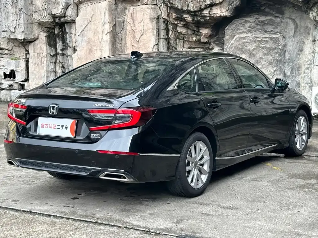 Honda Accord — фото 8