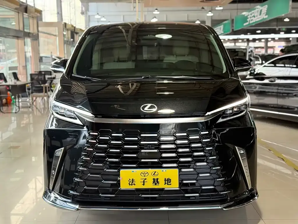 Lexus LM — фото 5