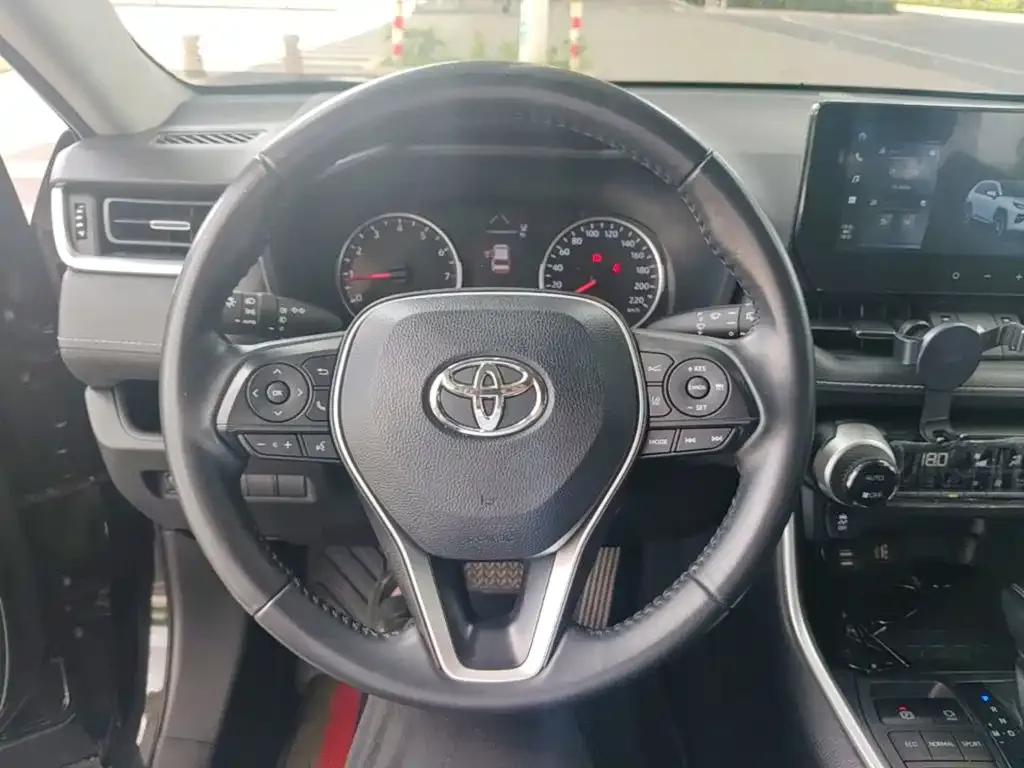 Toyota Wildlander — фото 10