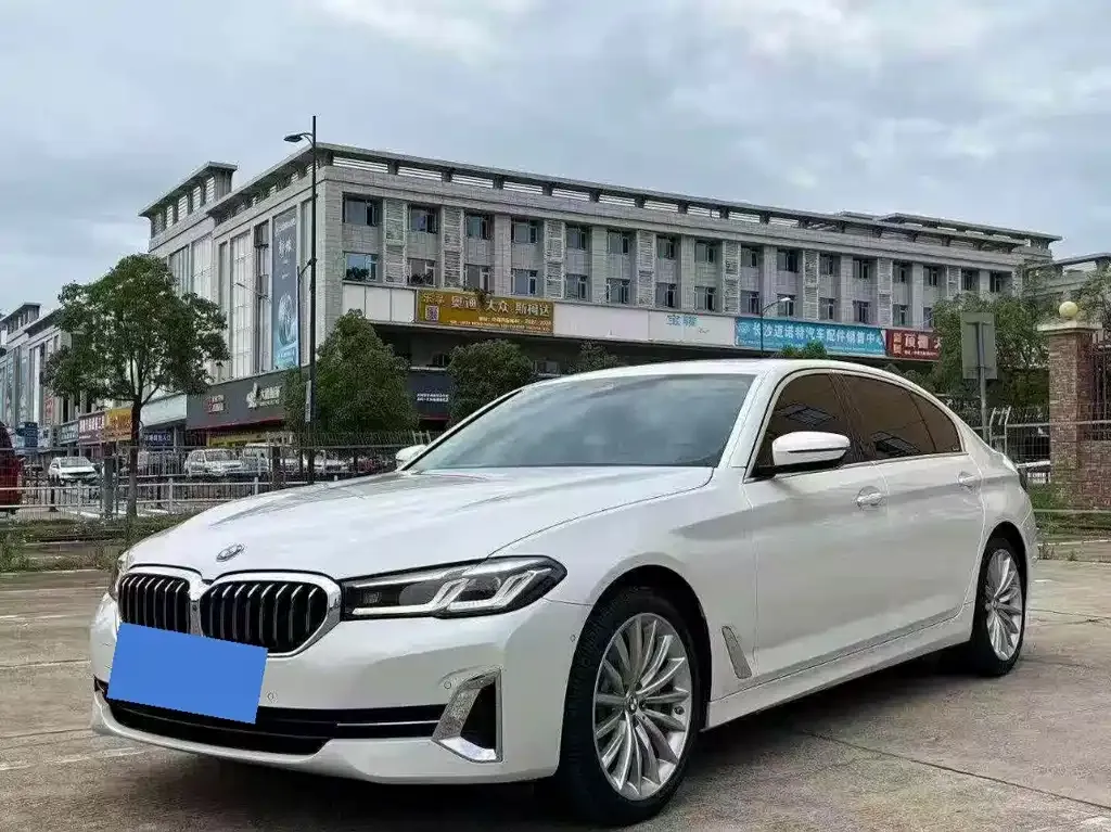 BMW 5 Series — фото 1