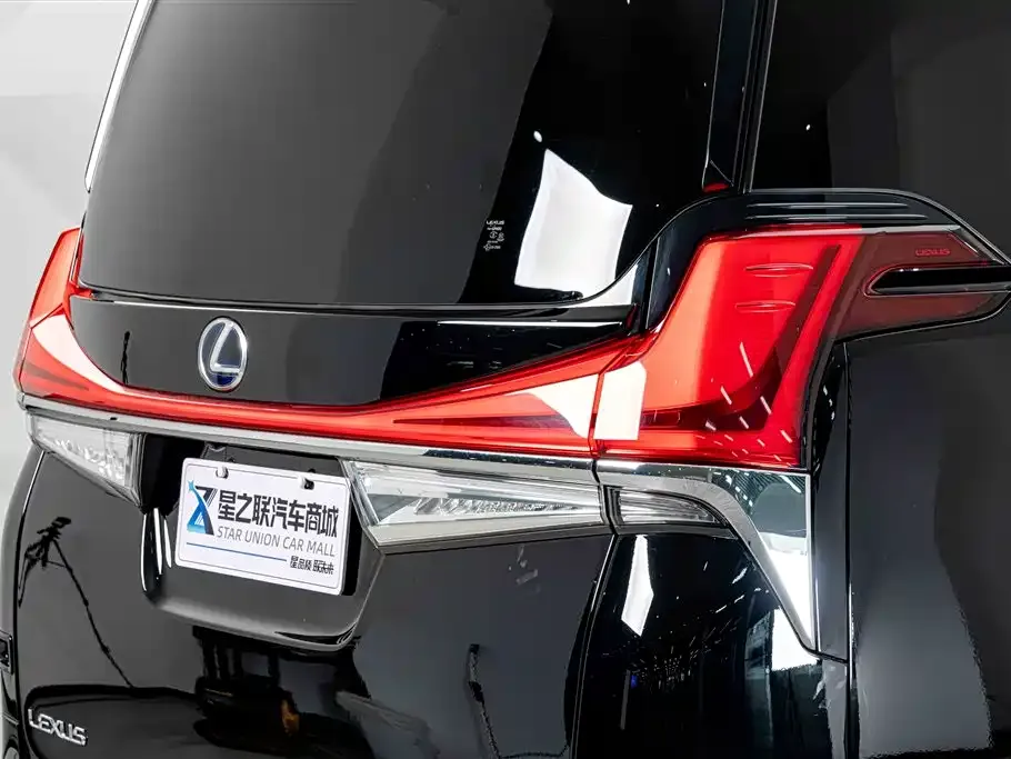Lexus LM — фото 4