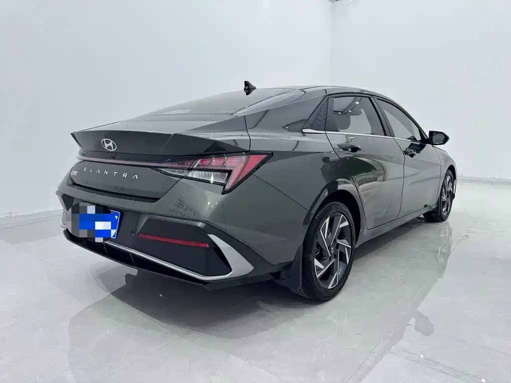 Hyundai Elantra — фото 2