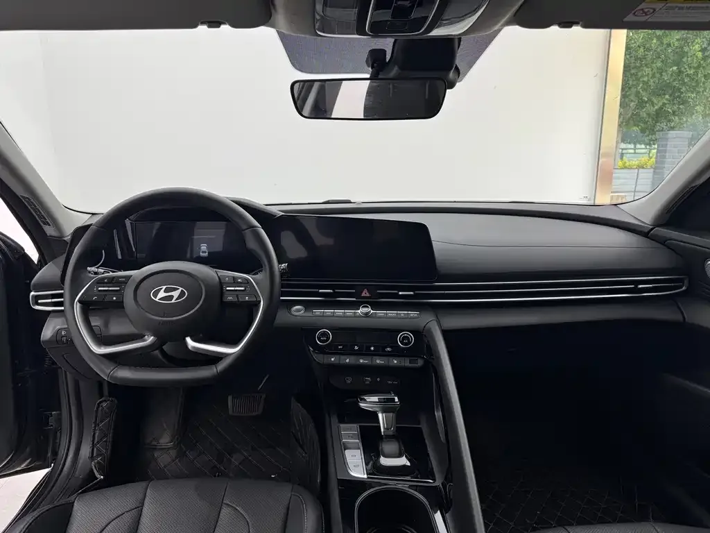 Hyundai Elantra — фото 4