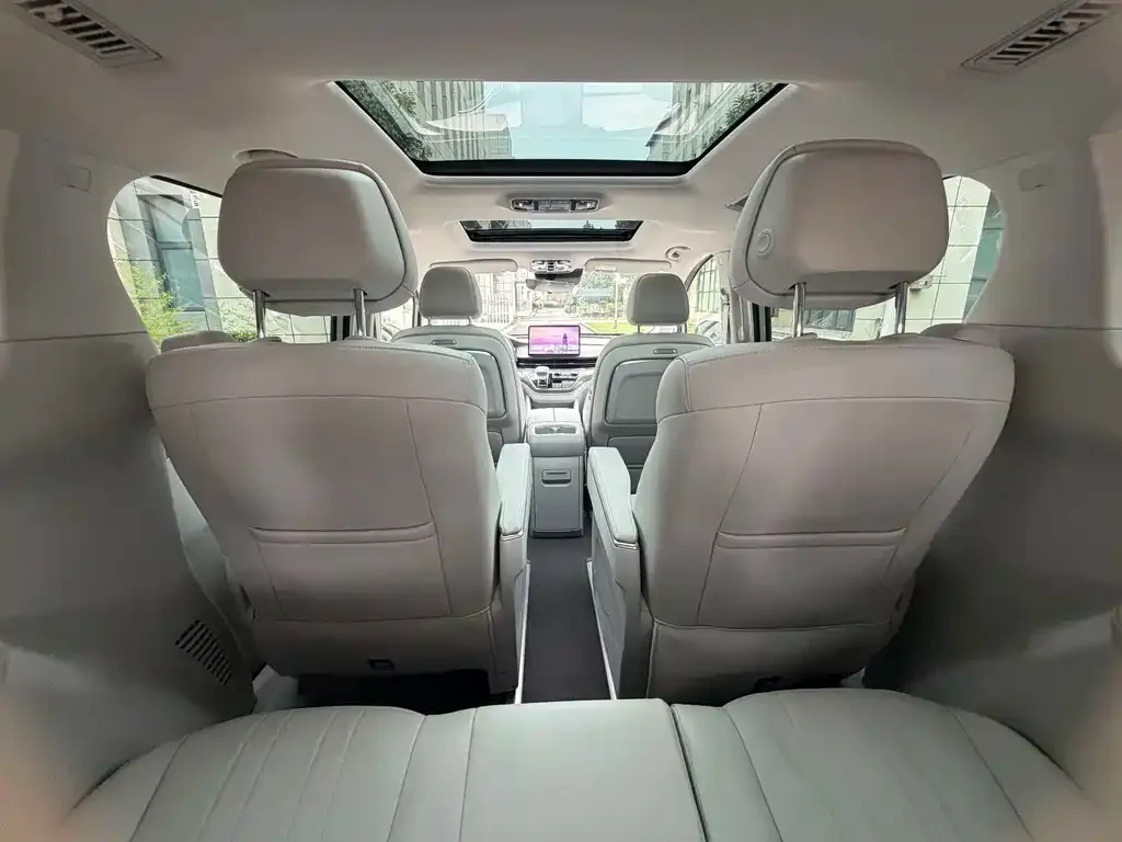 Roewe iMAX8 New Energy — фото 2