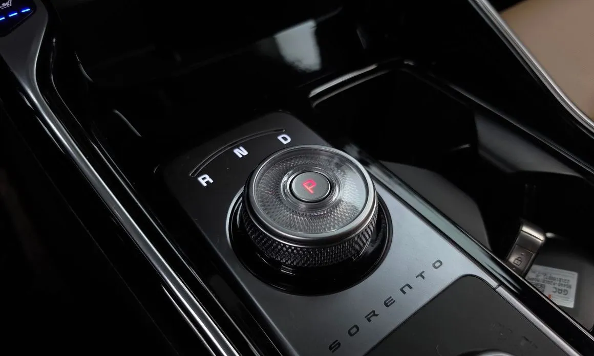 Kia Sorento — фото 9
