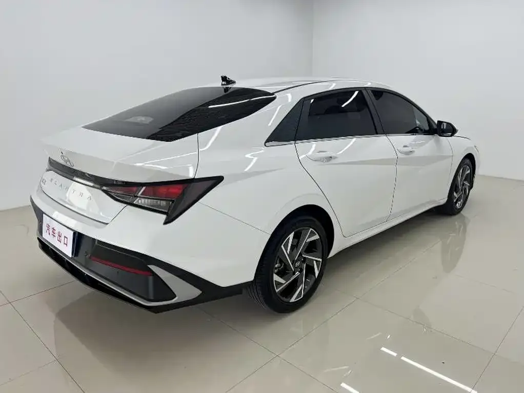 Hyundai Elantra — фото 4