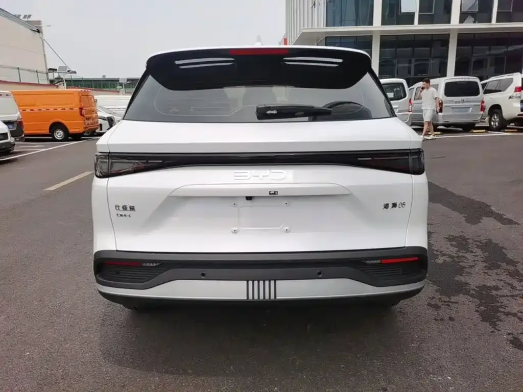 BYD Seal 05 DM-i — фото 8