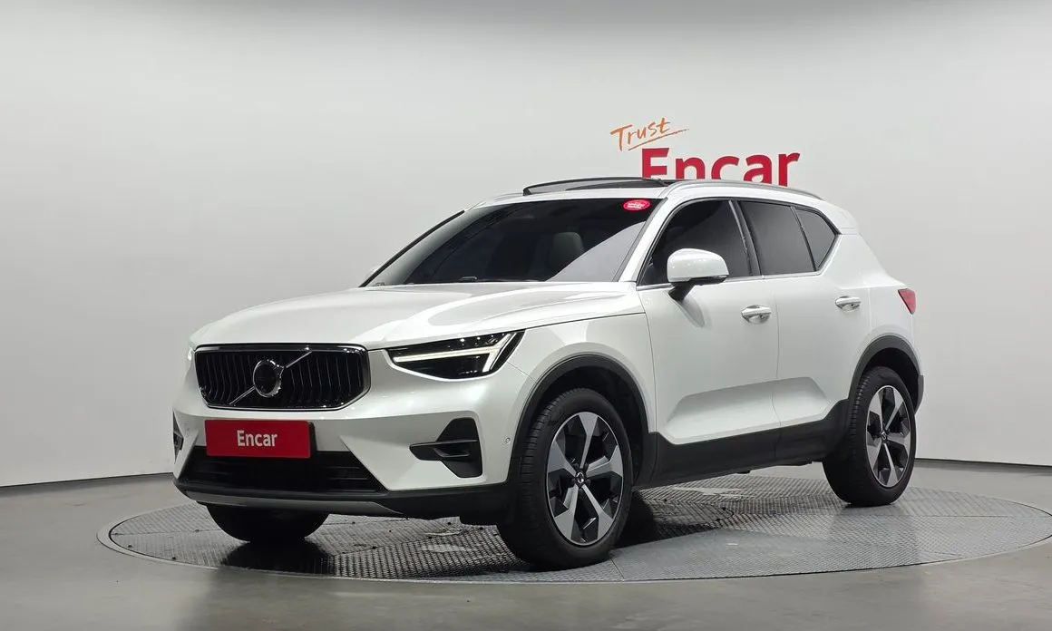 Volvo XC40 — фото 1