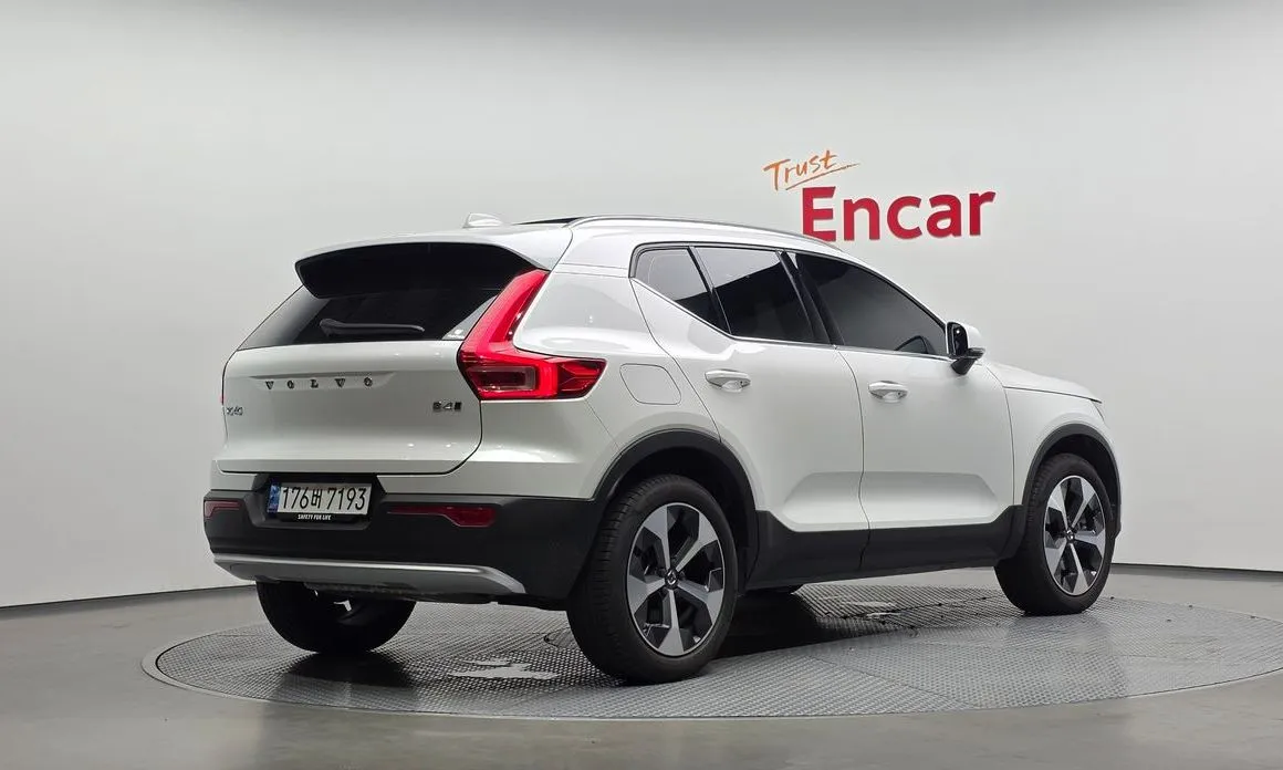 Volvo XC40 — фото 3