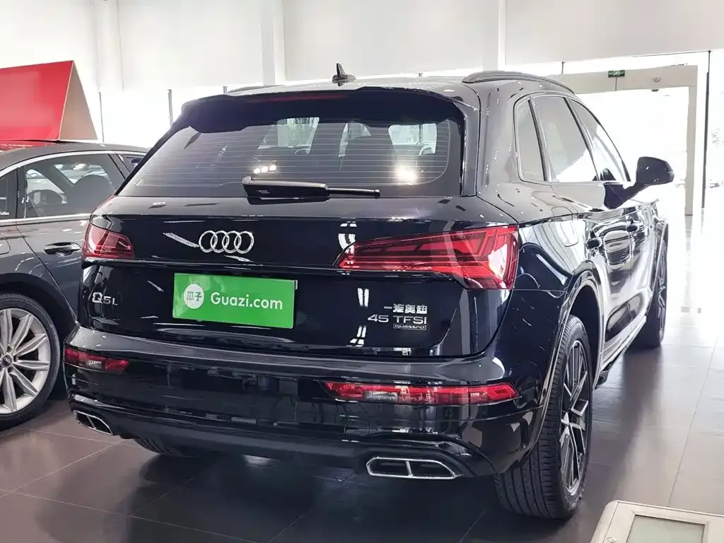 Audi Q5L — фото 7