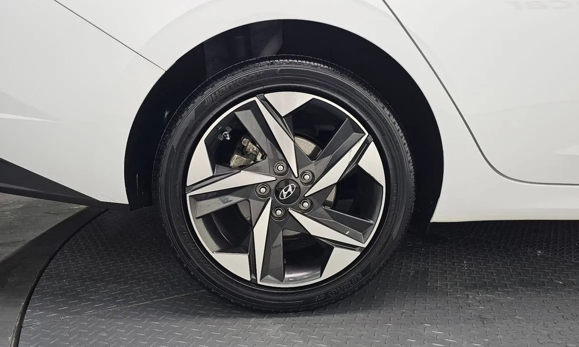 Hyundai AVANTE — фото 3