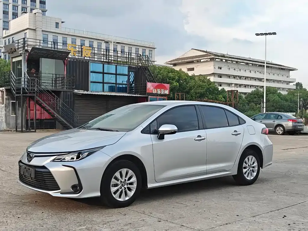Toyota Corolla — фото 1
