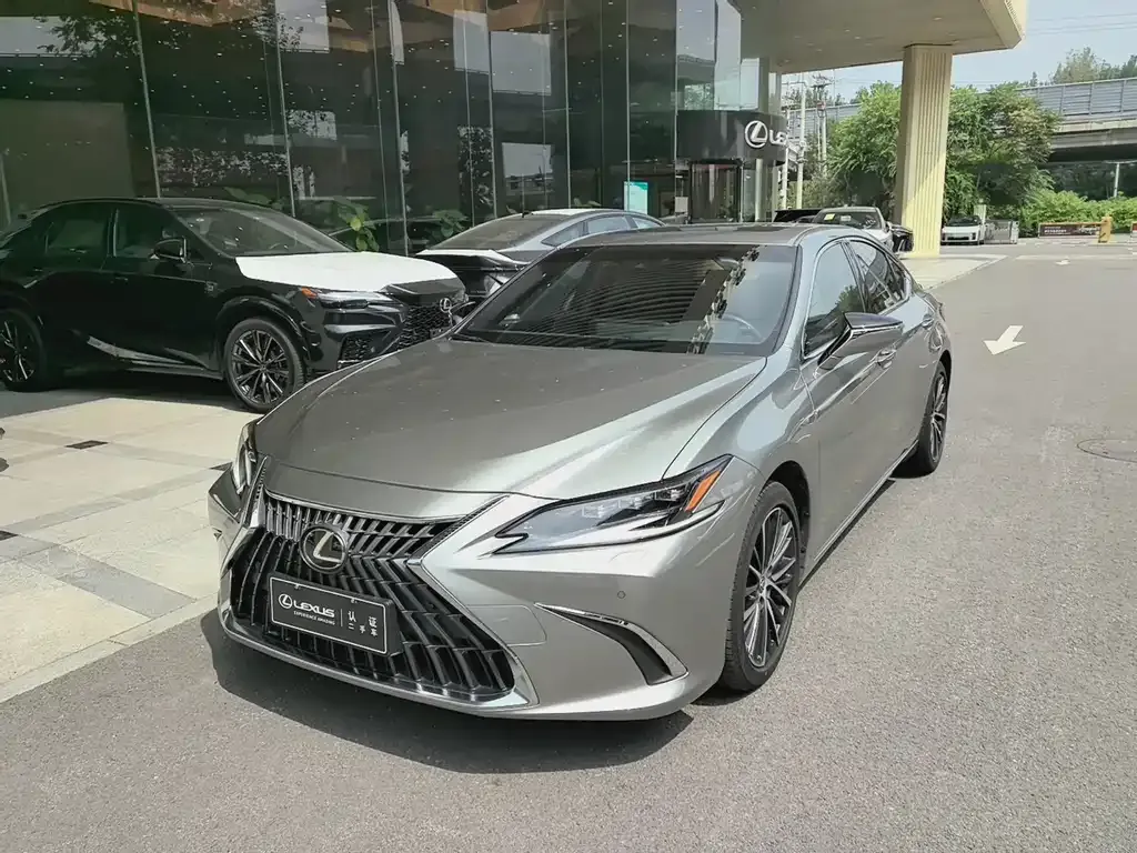 Lexus ES — фото 1