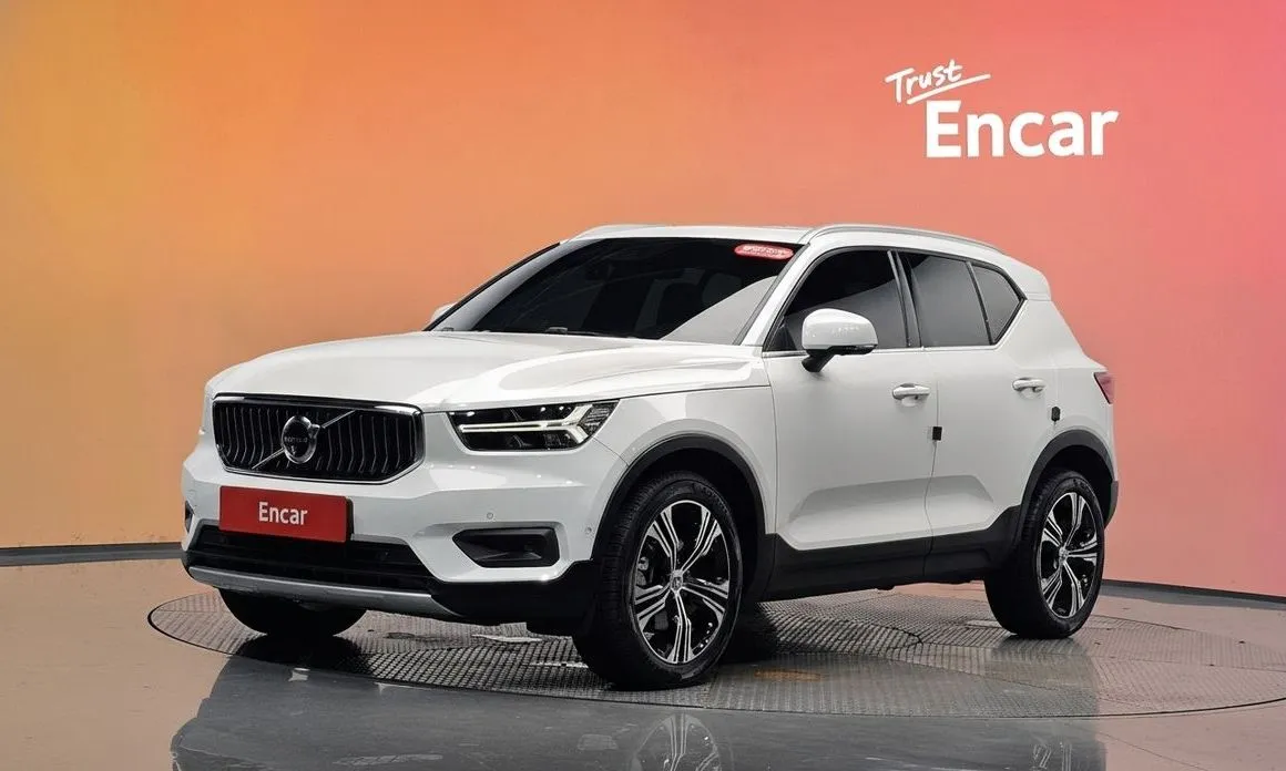 Volvo XC40 — фото 1