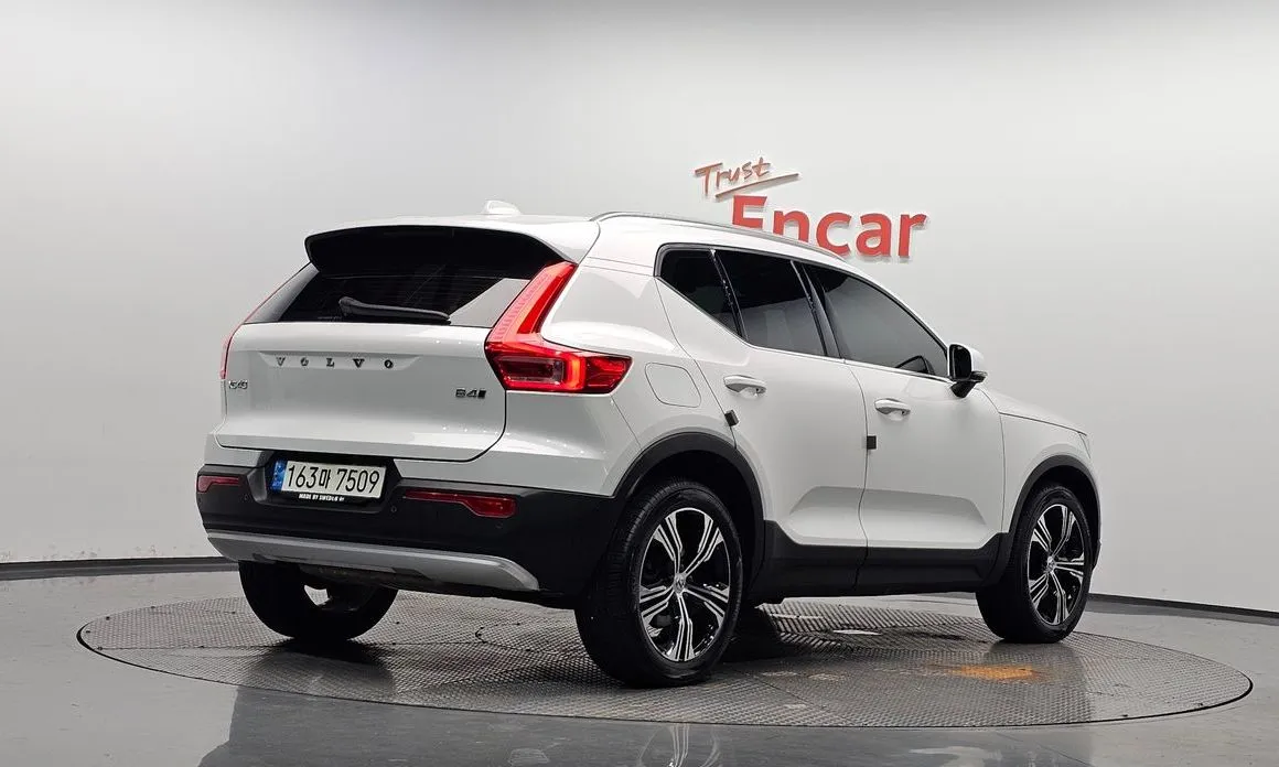 Volvo XC40 — фото 2