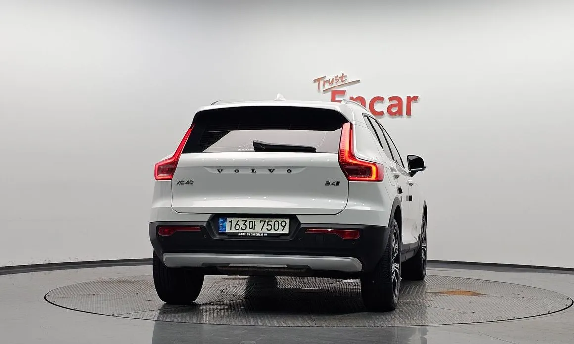 Volvo XC40 — фото 4