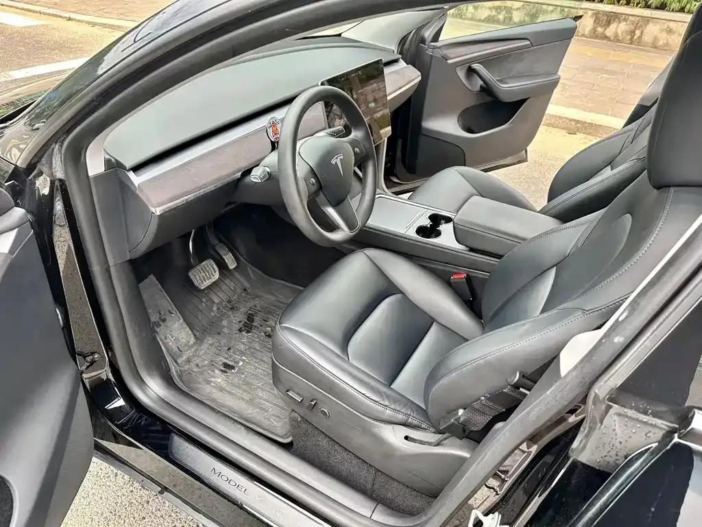Tesla Model Y — фото 4