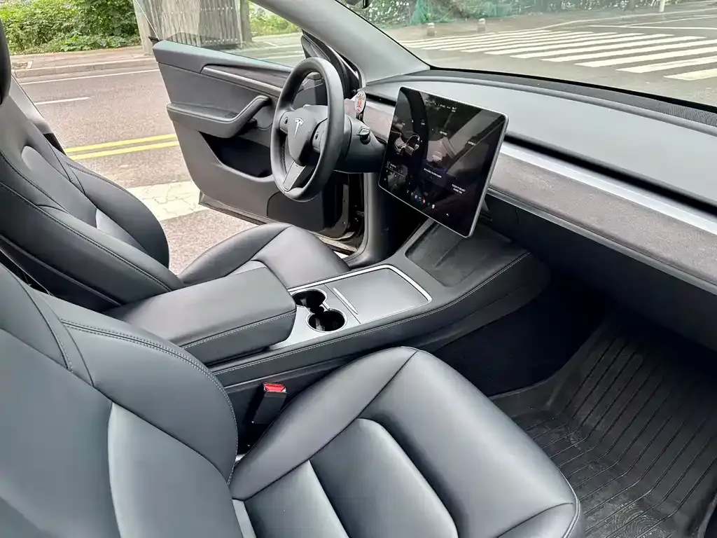 Tesla Model Y — фото 3