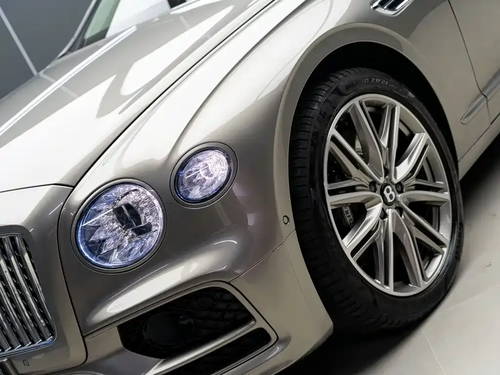 Bentley Flying Spur PHEV — фото 10
