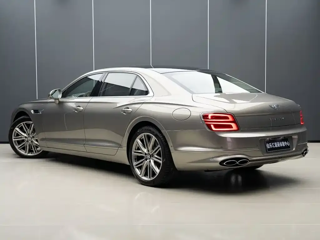 Bentley Flying Spur PHEV — фото 2