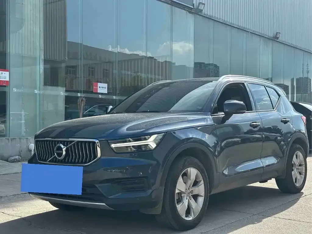 Volvo XC40 — фото 1