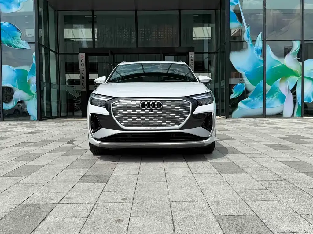 Audi Q4 e-tron — фото 9