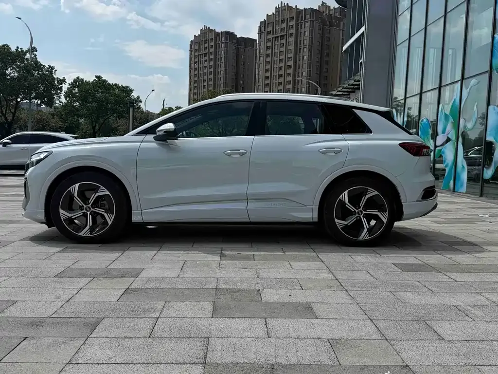 Audi Q4 e-tron — фото 10