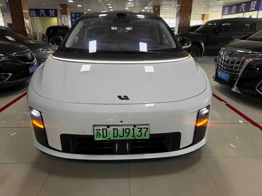 Li Auto Li i8 — фото 1