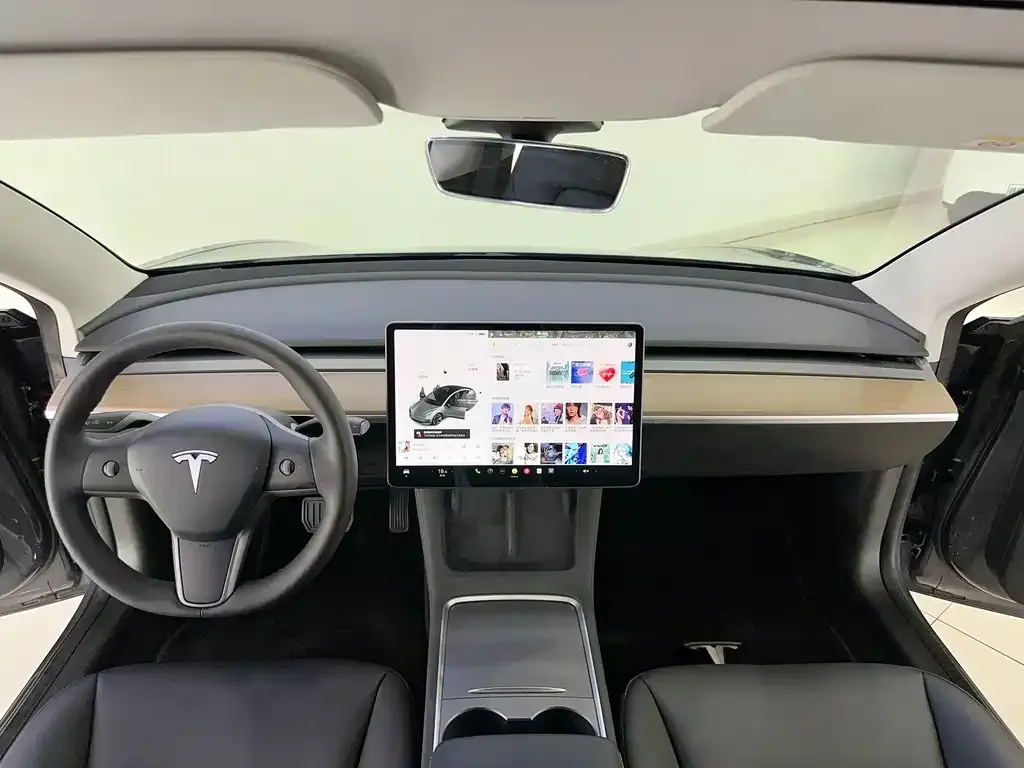 Tesla Model 3 — фото 4